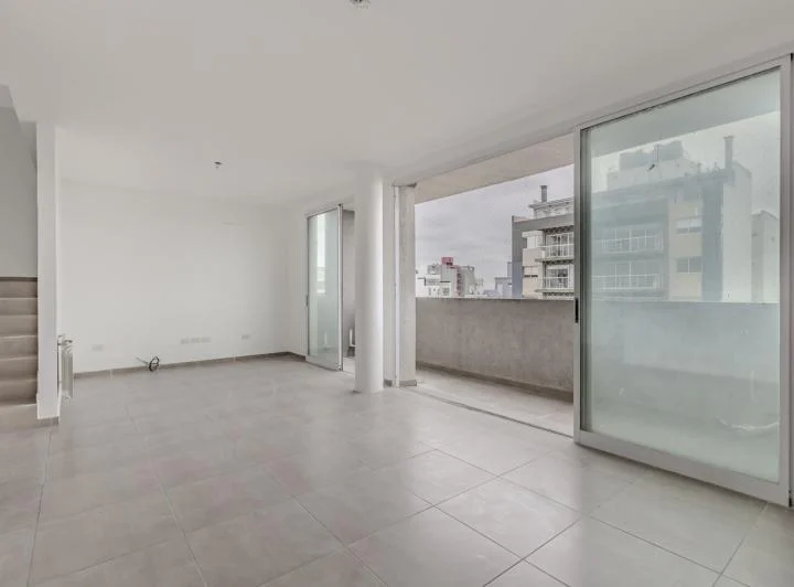 Piso  en alquiler en La Plata 130 mts con terraza privada y cochera cubierta 4