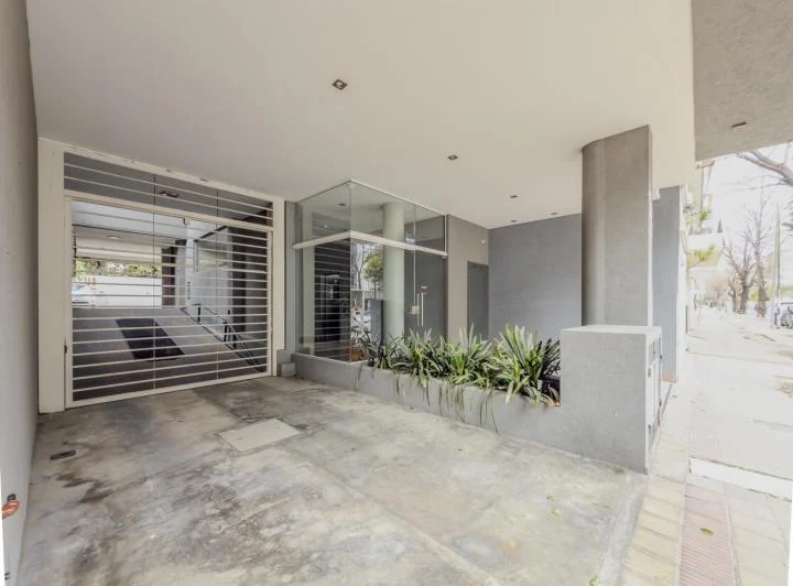 Piso  en alquiler en La Plata 130 mts con terraza privada y cochera cubierta 3