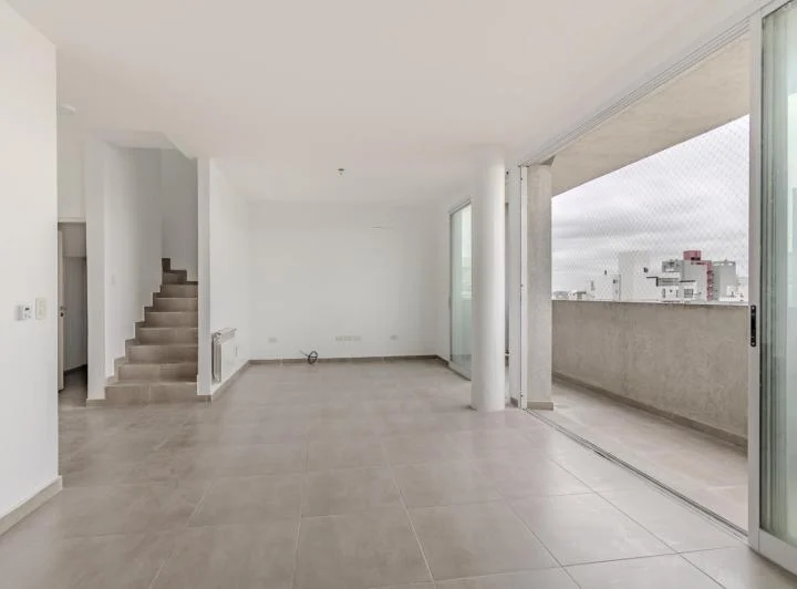 Piso  en alquiler en La Plata 130 mts con terraza privada y cochera cubierta 5