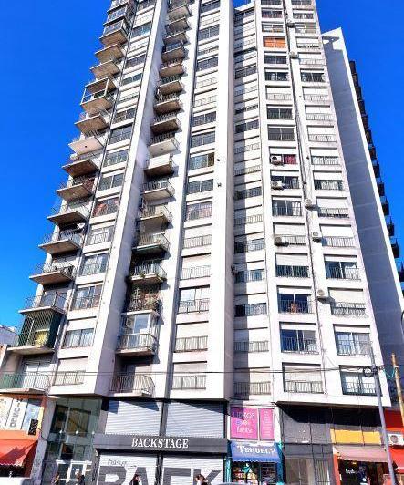Departamento en alquiler de 3 dormitorios en La Plata vista frente a Plaza Italia 5