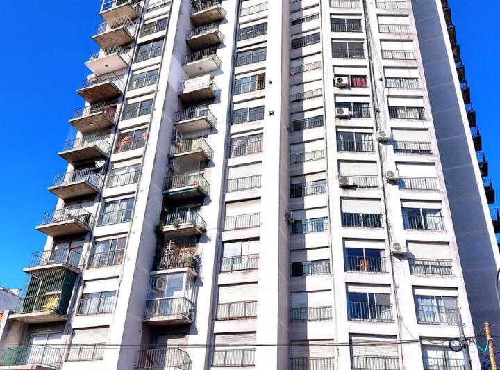 Departamento en alquiler de 3 dormitorios en La Plata vista frente a Plaza Italia 1