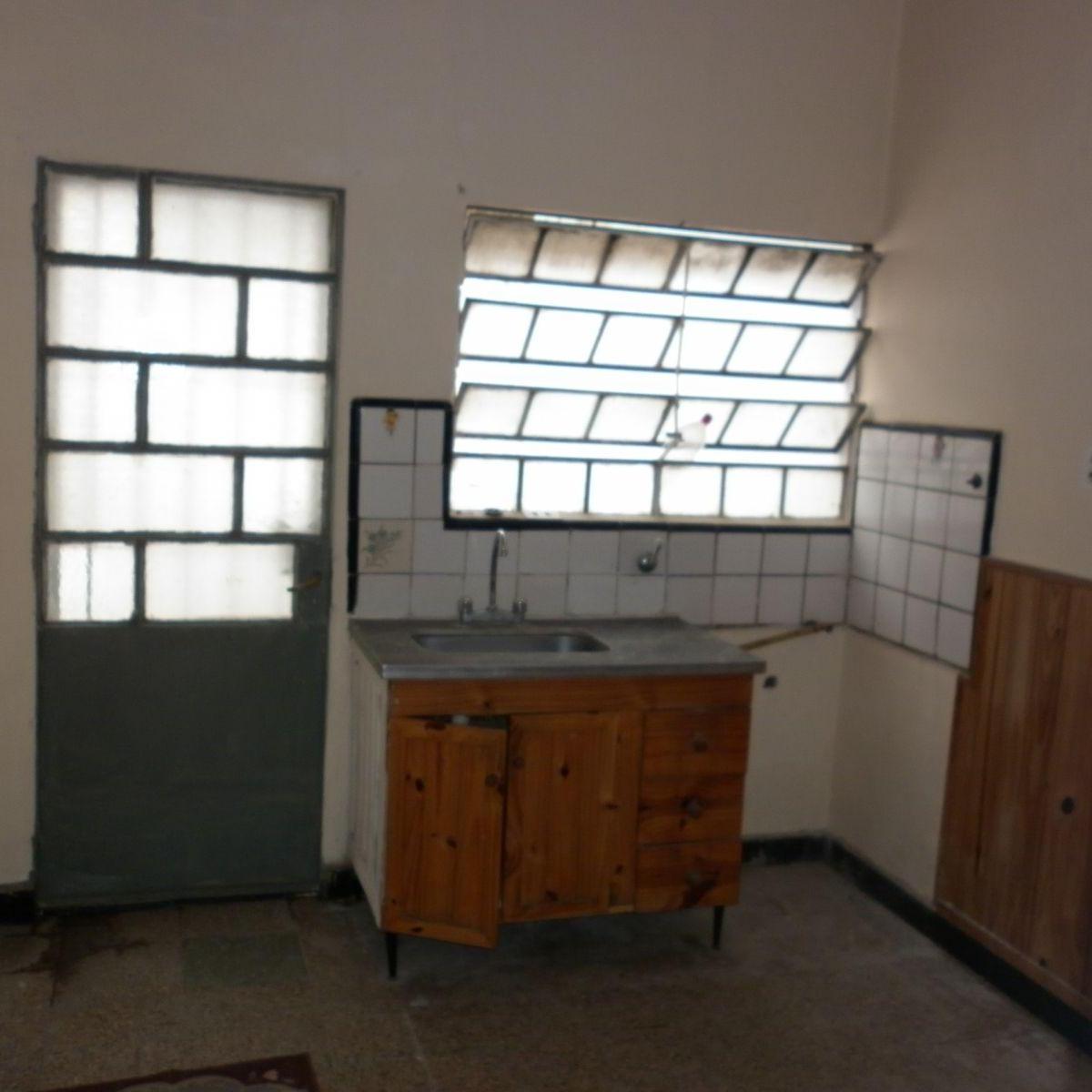 Casa de 2 dormitorios, a reciclar, Darregueira 791, metros Avenida Sorrento.