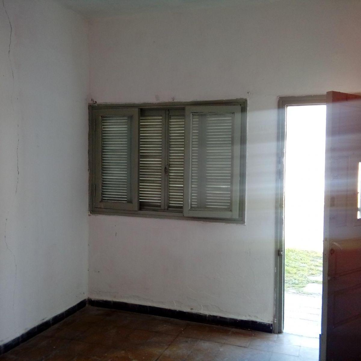 Casa de 2 dormitorios, Darregueira 783 a reciclar, a metrors Avenida Sorrento.