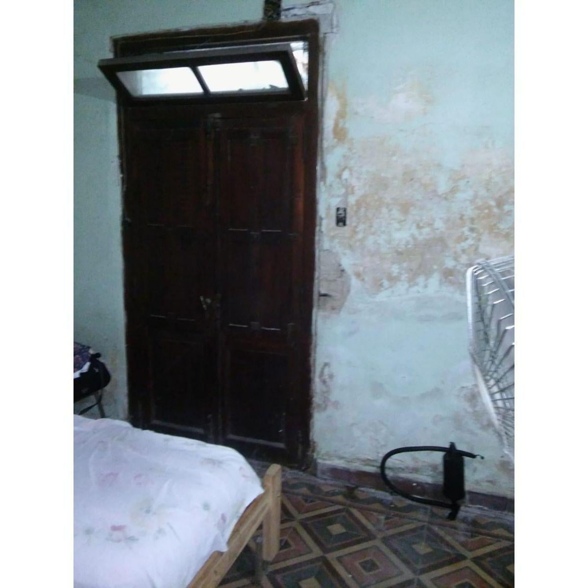 RETASADA. Casa de dos dormitorios, amplio terreno. Todo a reciclar. Huerta Grande 930