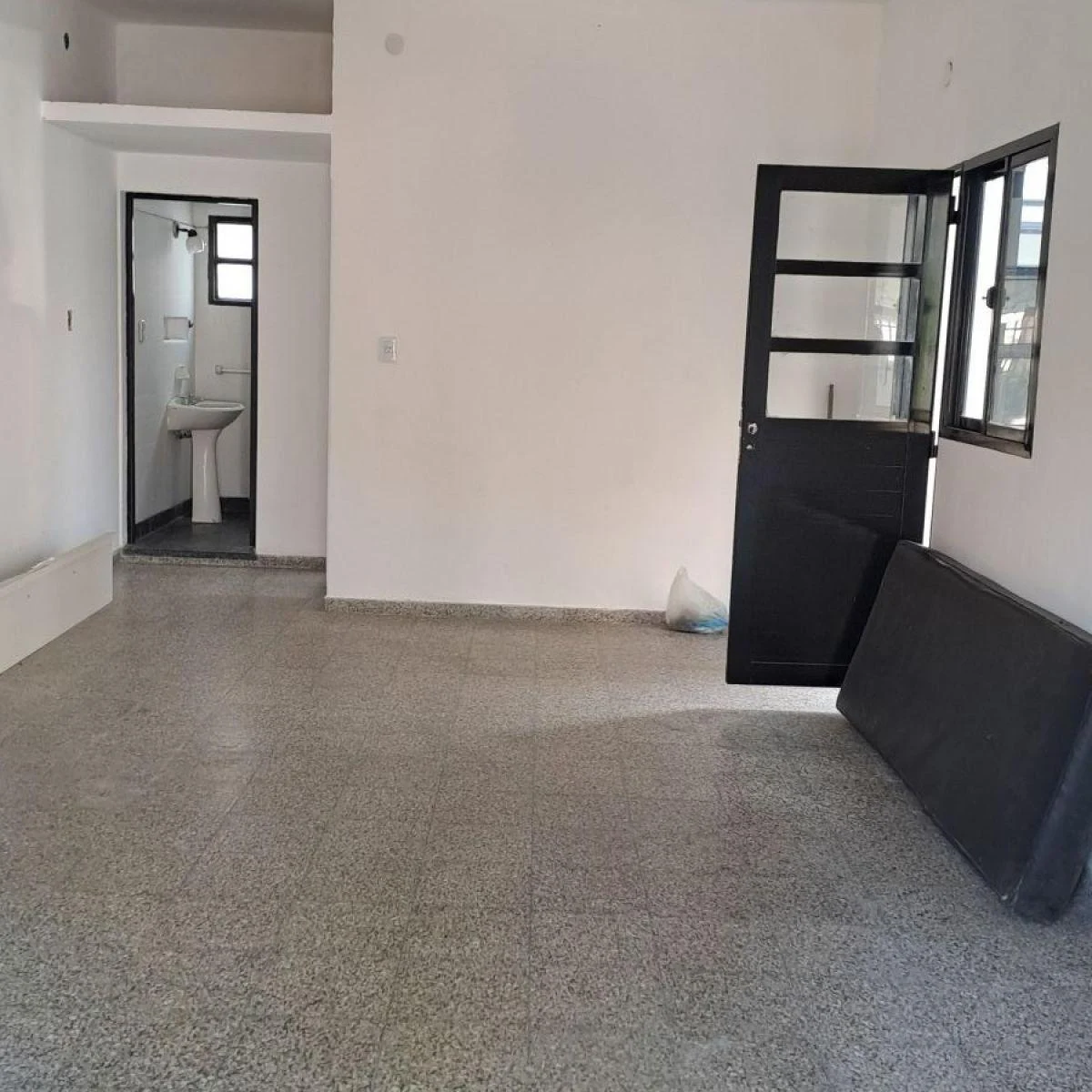 Casa de 3 Dorm. Cochera Doble, patio y Terraza Remedios de Escalada 276 5