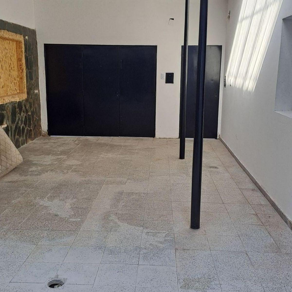 Casa de 3 Dorm. Cochera Doble, patio y Terraza Remedios de Escalada 276 4