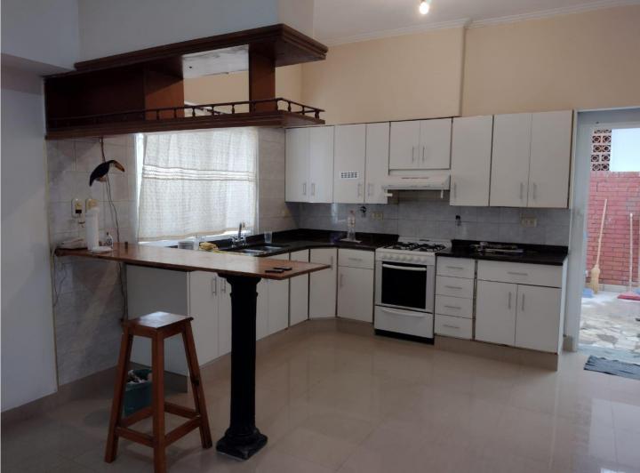 Impecable casa de 2 dormitorios con patio, Castagnino 645, Alberdi Rio 3