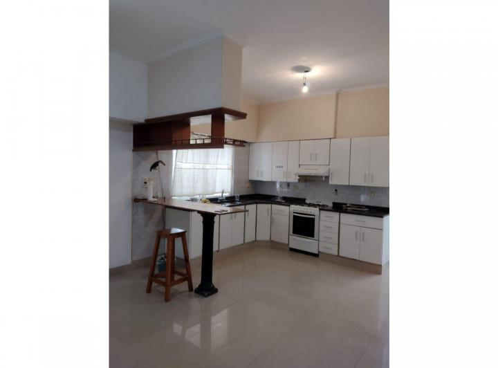 Impecable casa de 2 dormitorios con patio, Castagnino 645, Alberdi Rio 4