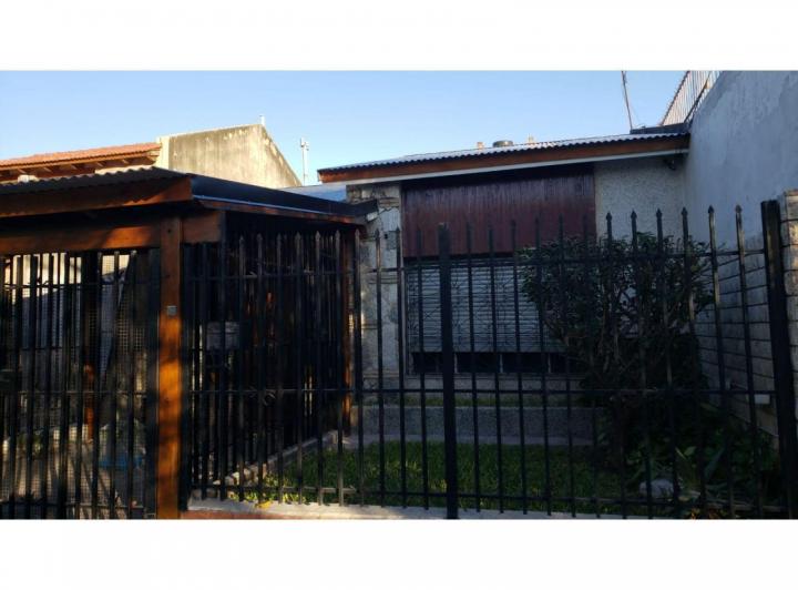 Impecable casa de 2 dormitorios con patio, Castagnino 645, Alberdi Rio 1