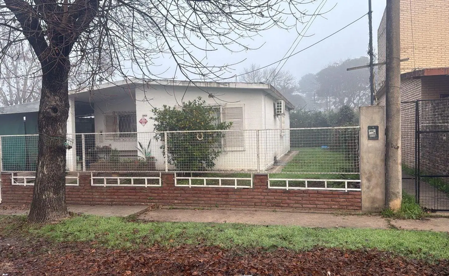 Casa de 3 dormitorios con cochera pasante . PARQUEFIELD 1