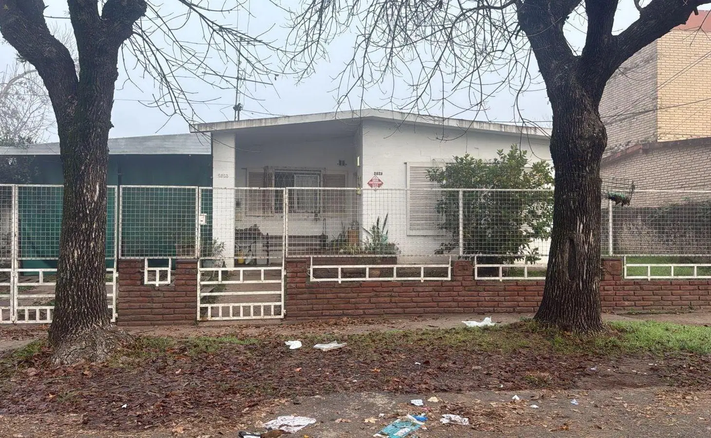 Casa de 3 dormitorios con cochera pasante . PARQUEFIELD 2