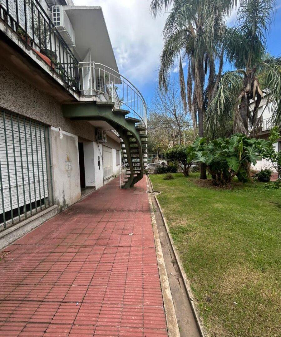 Departamento 3 dormitorios y patio, Jose Hernandez 946
