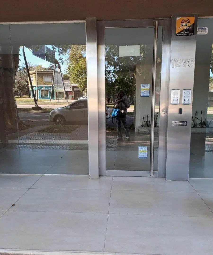 Departamento de 1 dormitorio . BV Rondeau 1076 piso 5 1