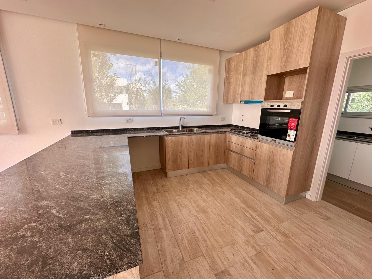 Foto de Hermosa casa en Puerto Roldán, calle Los quebrachos, lote 312., imagen 2