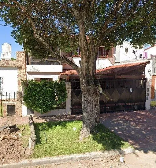 Casa Vucetich 357, compuesta por dos viviendas familiares independientes. 1