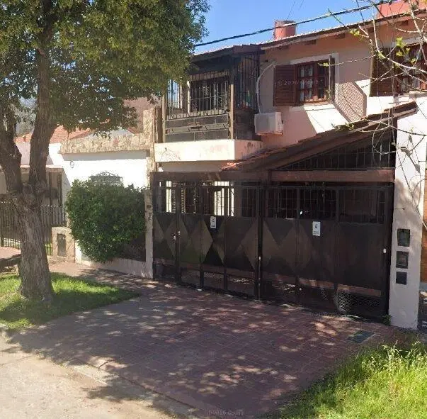 Casa Vucetich 357, compuesta por dos viviendas familiares independientes. 2