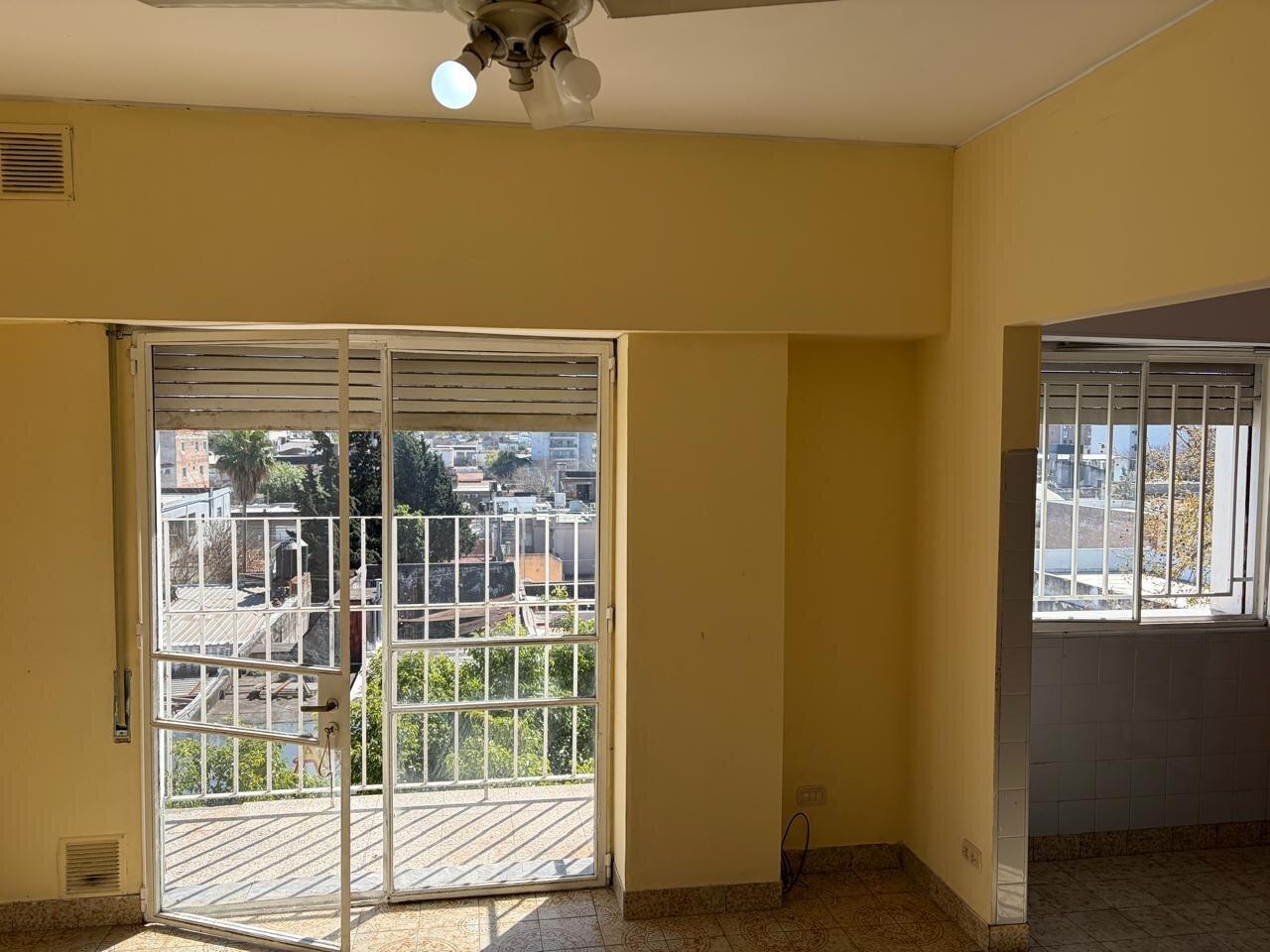 Foto de Departamento 2 dormitorios, frente, Genova 1587 4to Piso., imagen 4