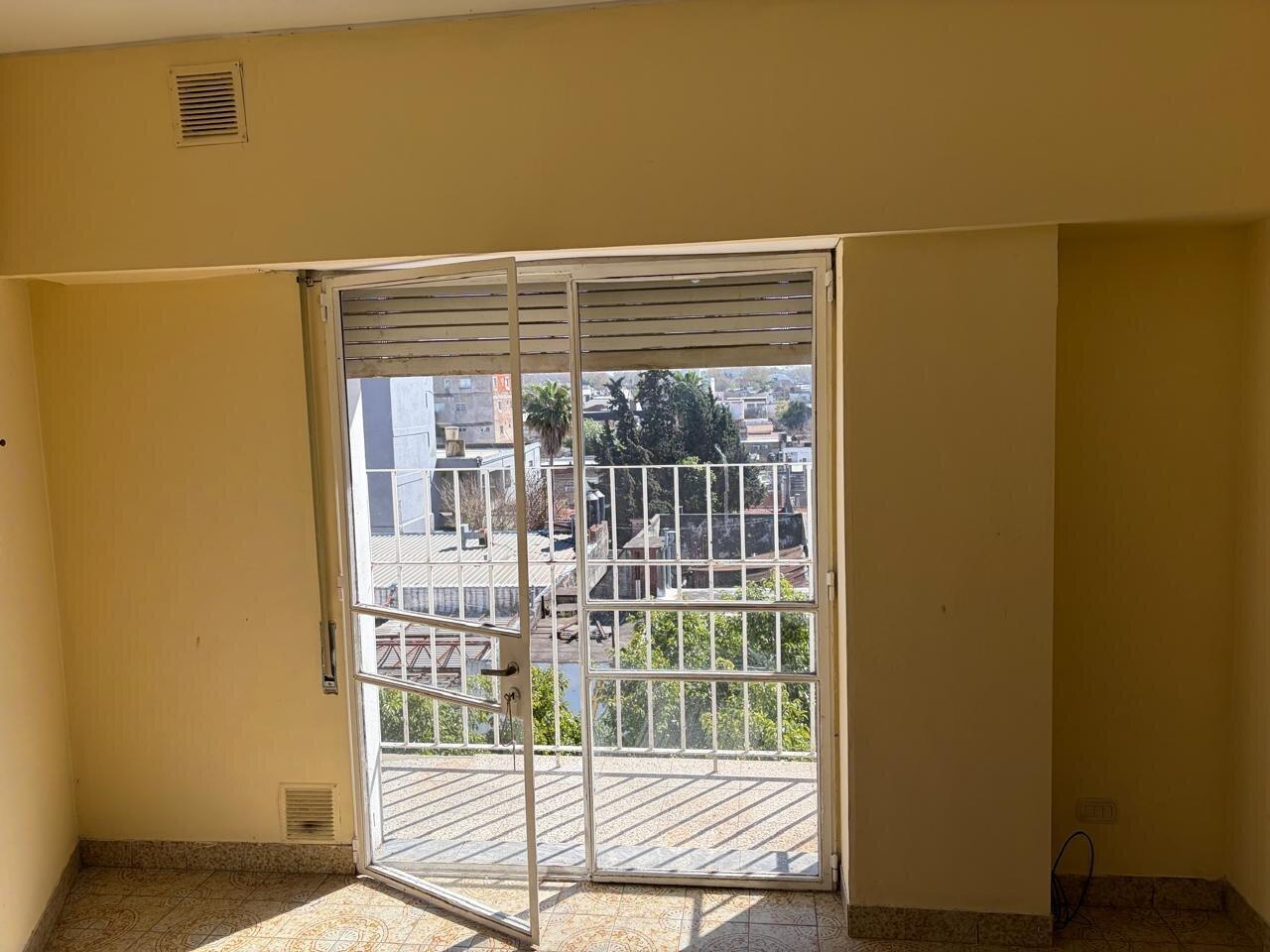 Foto de Departamento 2 dormitorios, frente, Genova 1587 4to Piso., imagen 5
