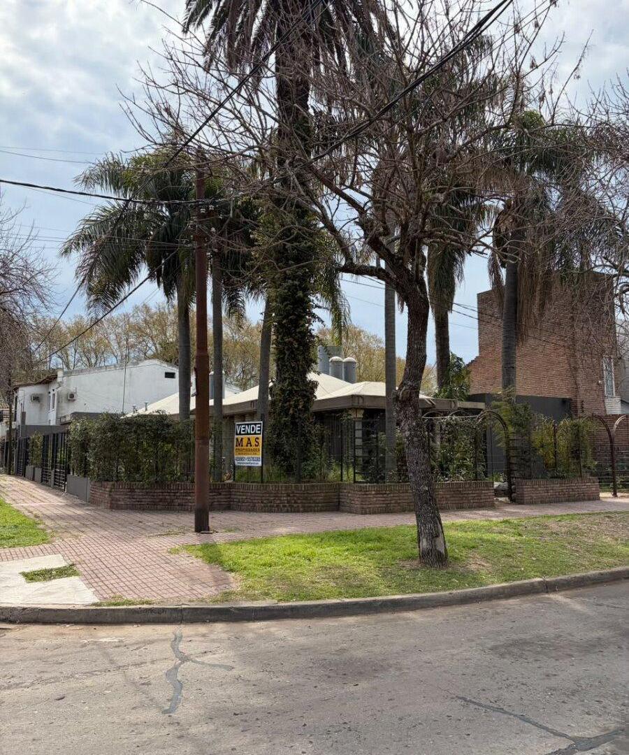 Foto de Casa Impecable de 1 Dorm., posibilidad 2 dorm, parque, cochera, imagen 1