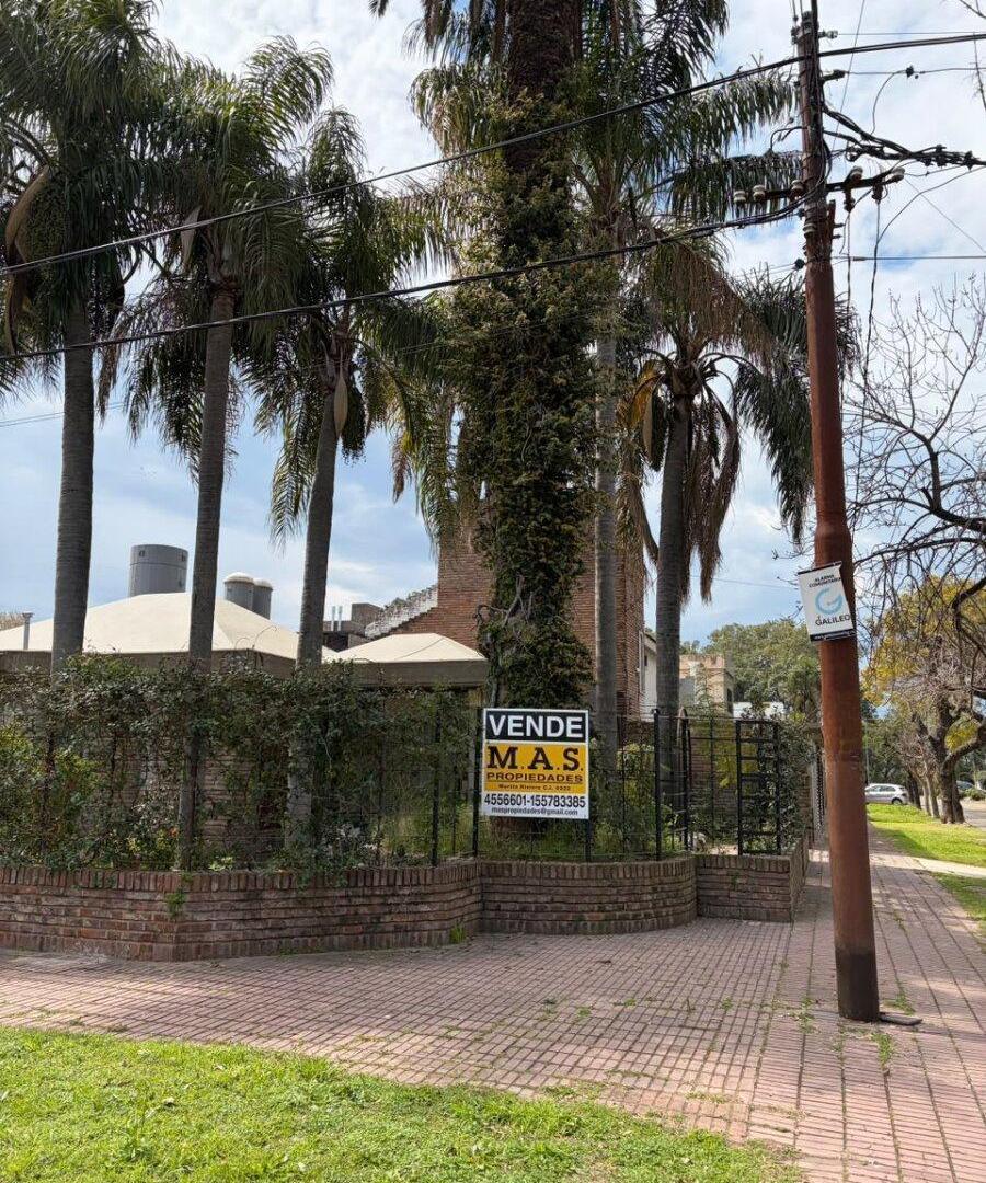Foto de Casa Impecable de 1 Dorm., posibilidad 2 dorm, parque, cochera, imagen 2