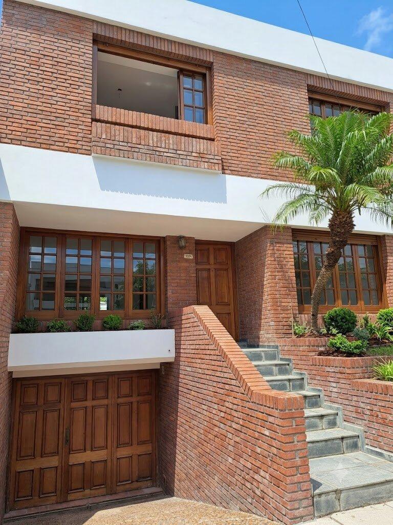 Foto de Casa de 3 dormitorios ,comodin, patio, quincho, cochera doble. Del, imagen 1