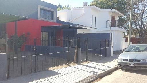VENTA DOS DUPLEX - VILLA ALLENDE CENTRO