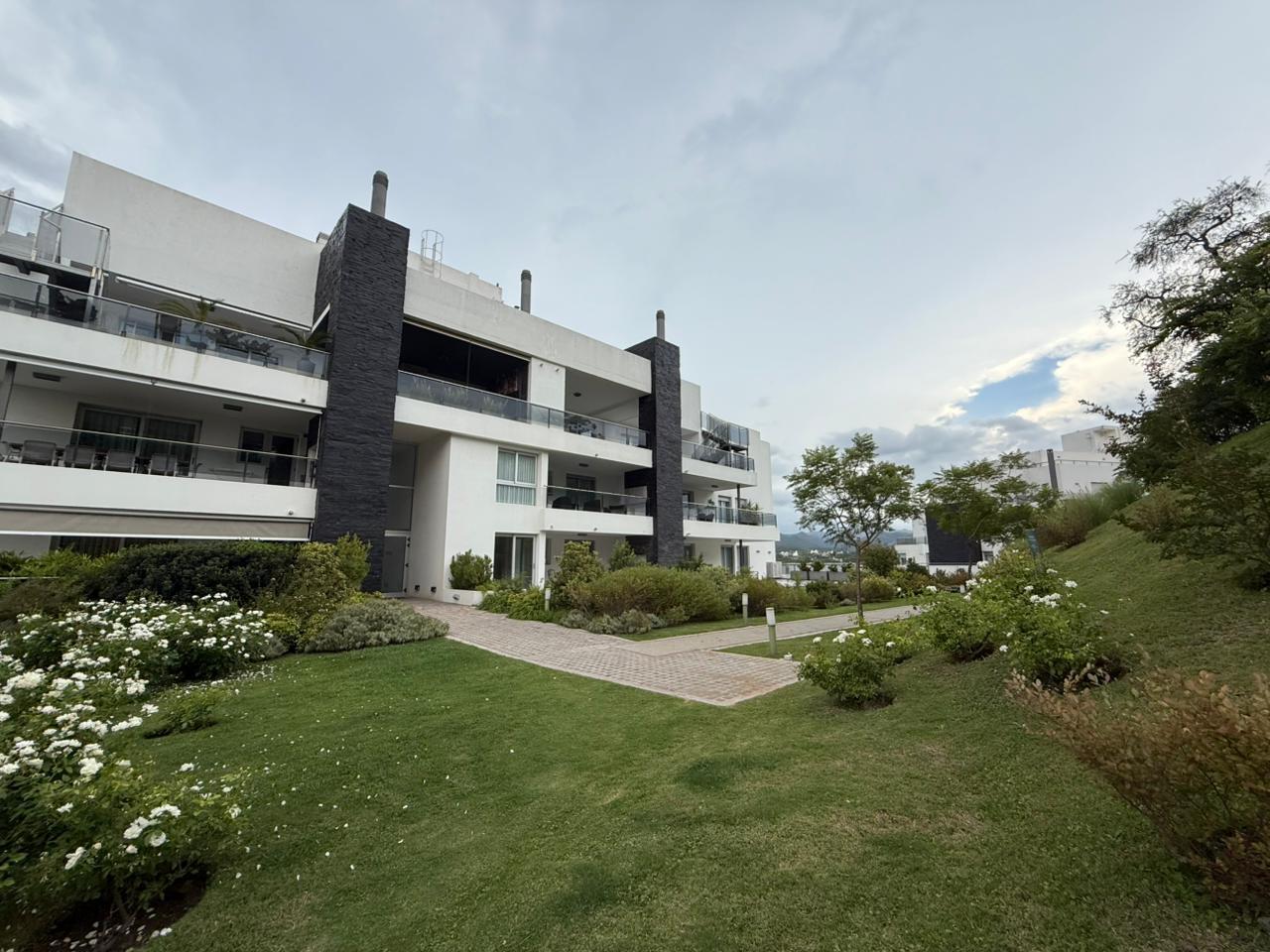 Foto de VENTA Departamento 3 dormitorios - Casonas del Golf, Villa Allende, imagen 2