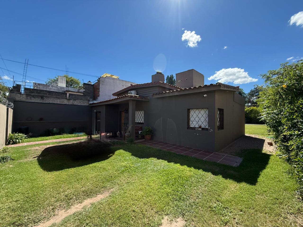 Foto de Venta Casa 4 dormitorios Arguello Cordoba, imagen 2