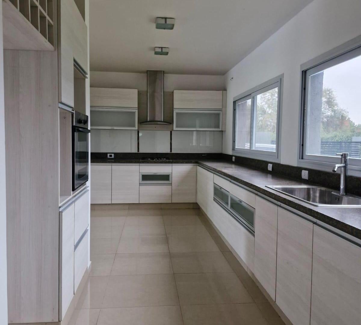 Foto de VENTA CASA 2 DORMITORIOS - VILLA ALLENDE GOLF, imagen 2