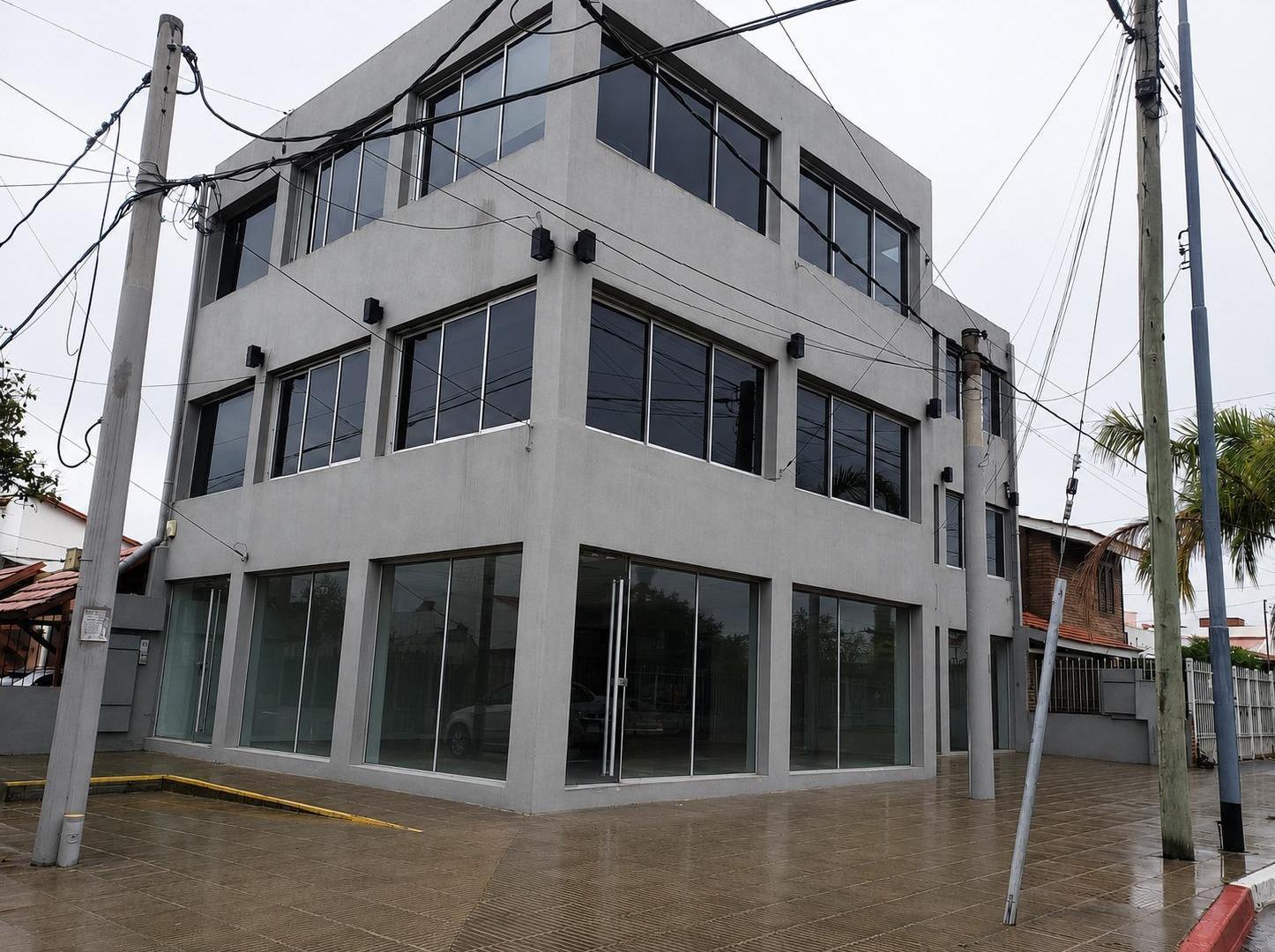 Foto de Alquiler Local sobre Menendez Pidal Urca, imagen 1