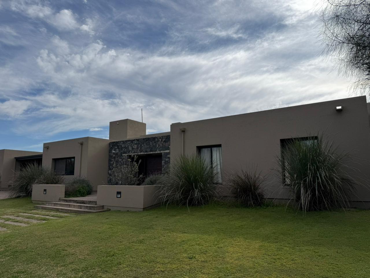 Foto de VENTA, Casa 4 dormitorios en La Serena, Mendiolaza, imagen 2
