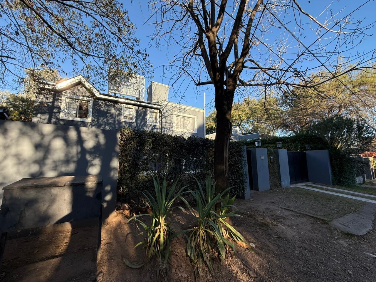 Foto de Venta casa 4 dormitorios Villa Allende Golf, imagen 2