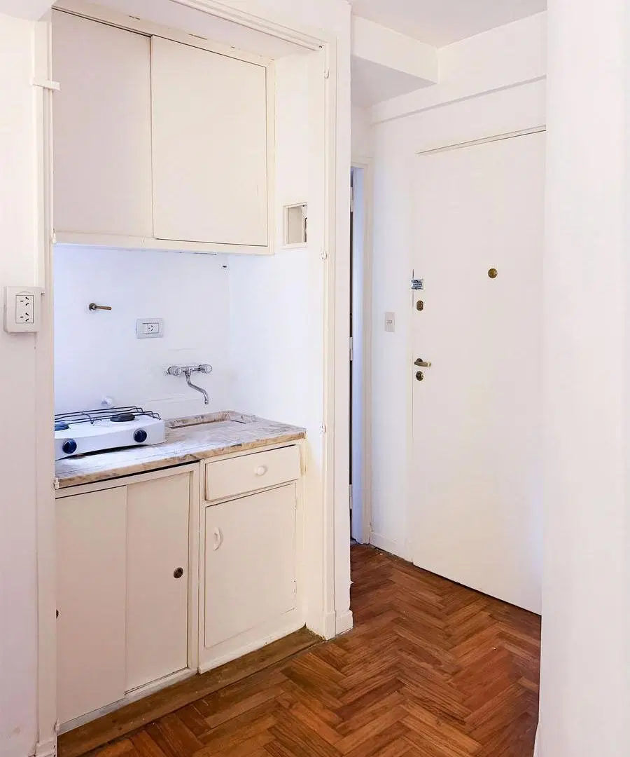 Monoambiente con techos altos, pisos de roble 2