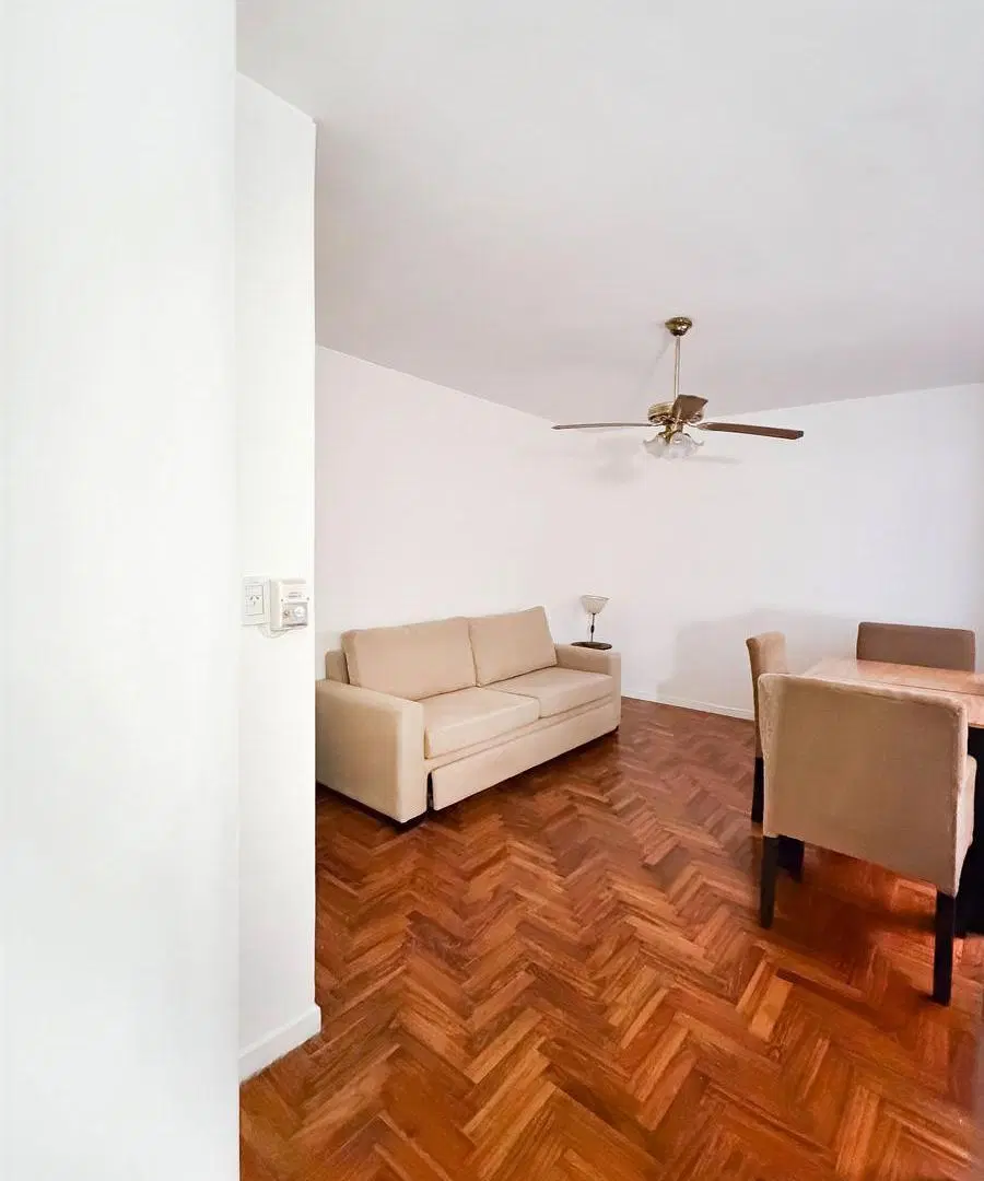 Monoambiente con techos altos, pisos de roble 4