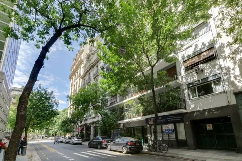 Muy buen departamento, impecable cerca de Cancilleria, Plaza San Martin, cochera! 1