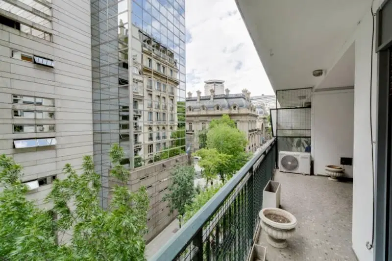 Muy buen departamento, impecable cerca de Cancilleria, Plaza San Martin, cochera! 2