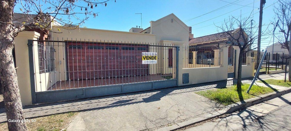Foto de VENDO CASA EN S.M.A.T.A. CON 3 DORMITORIOS - COCHERA DPBLE Y PILETA, imagen 3
