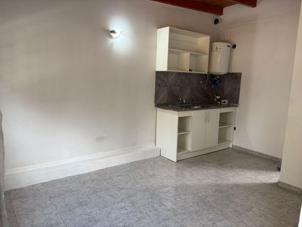 ALQUILO PH DEPARTAMENTO PLANTA ALTA 1 DOMITORIO - FRENTE A LA PLAZA - BARRIO JORGE NEWBERY