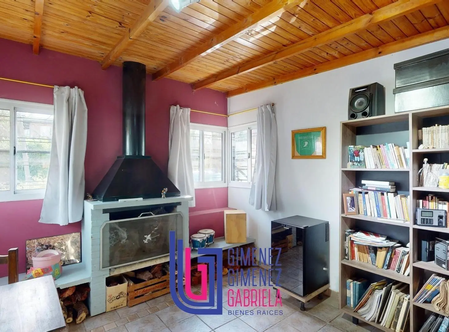 VENTA 450 e/ 24 y 25 Casa 3 dormtiorios con pileta City Bell 5