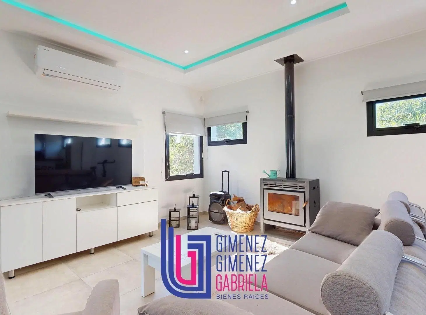 VENTA Barrios Las Carquejas Casa con pileta Villa Garibaldi 2