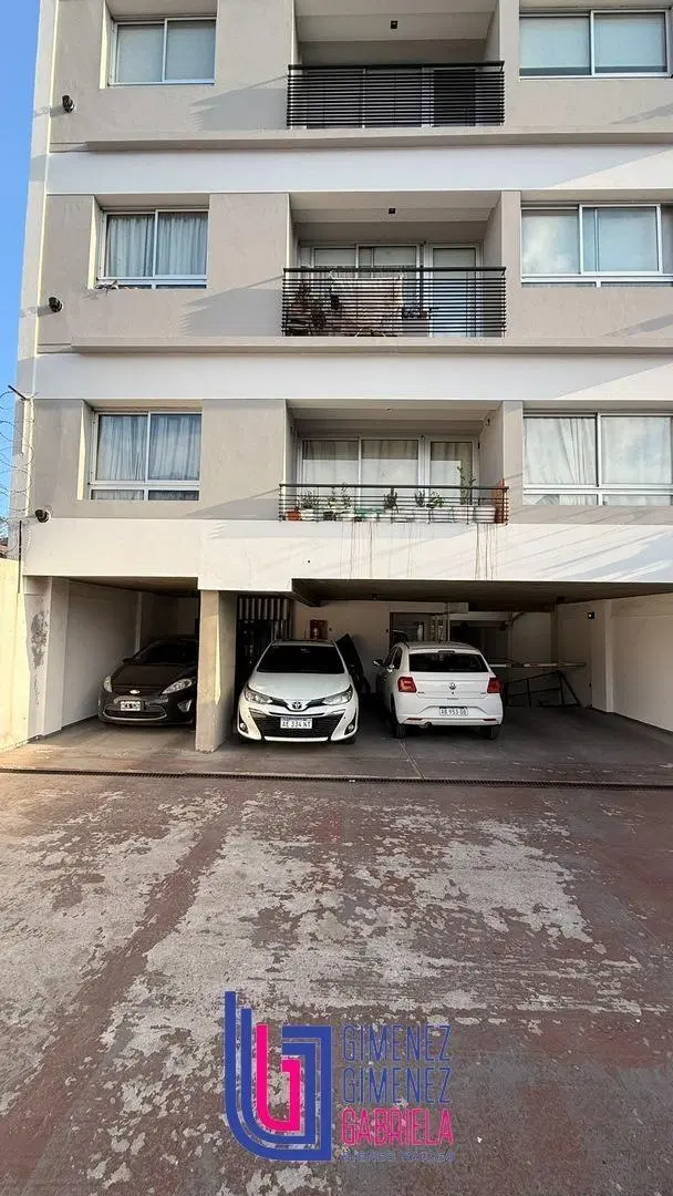 VENTA 16 45 Y 46 COCHERA SEMICUBIERTA ZONA TRIBUNALES 1