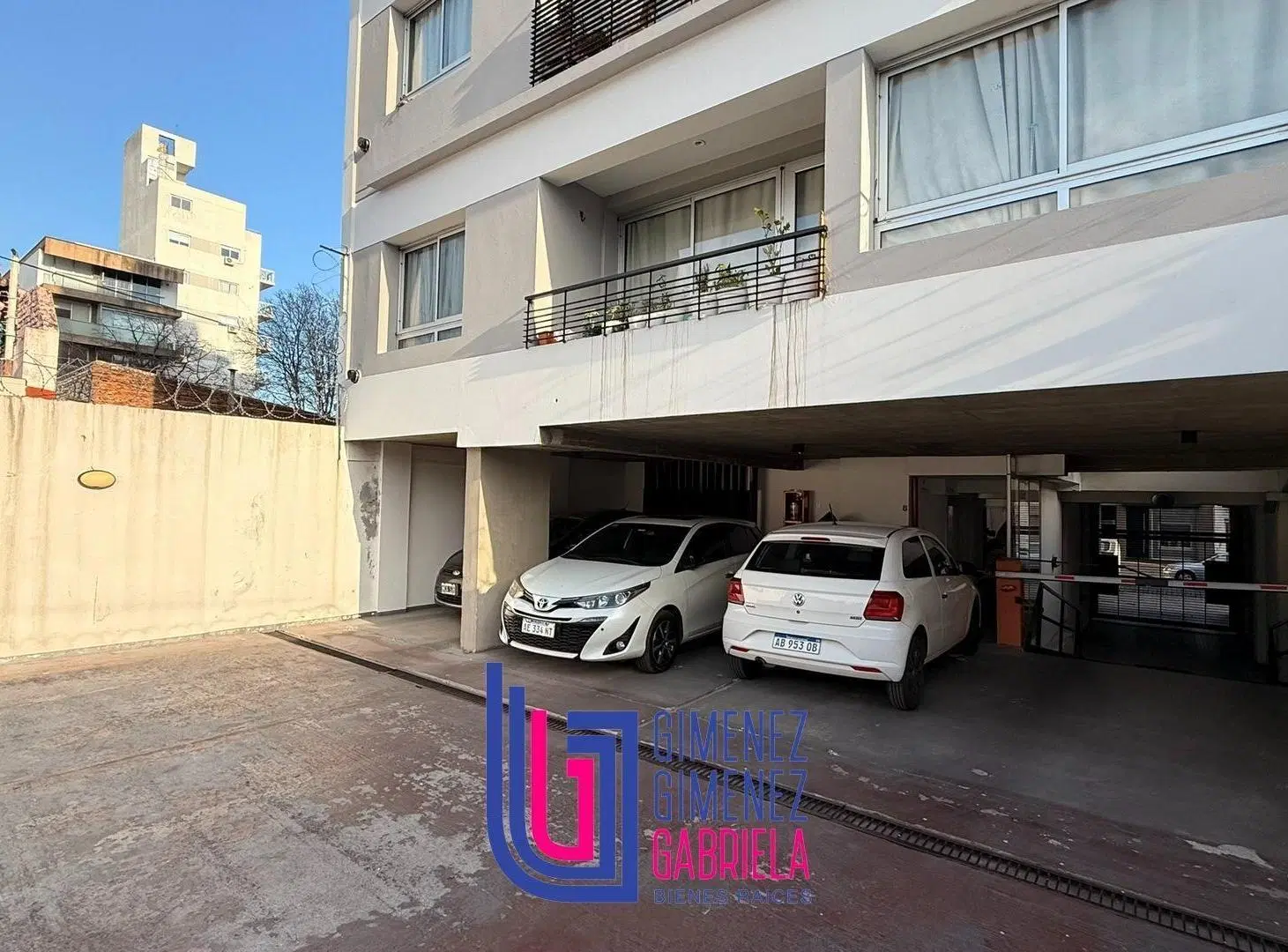 VENTA 16 45 Y 46 COCHERA SEMICUBIERTA ZONA TRIBUNALES 5