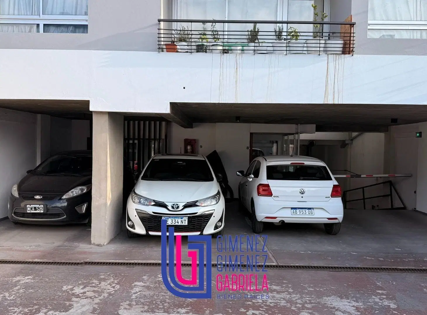 VENTA 16 45 Y 46 COCHERA SEMICUBIERTA ZONA TRIBUNALES 2