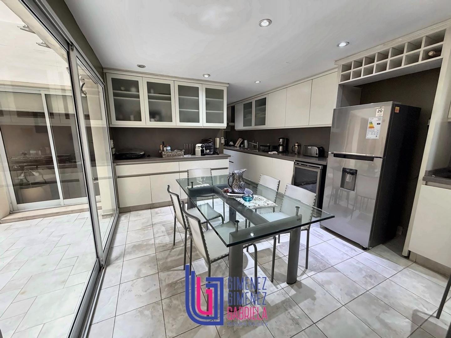 Foto de Venta de departamento en recoleta de tres dormitorios., imagen 1