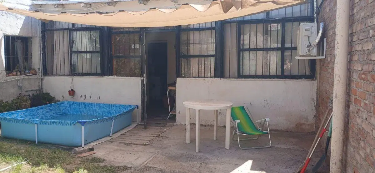 SE VENDE CASA SOBRE JUAN DIAZ DE SOLIS Y CHARCAS 4