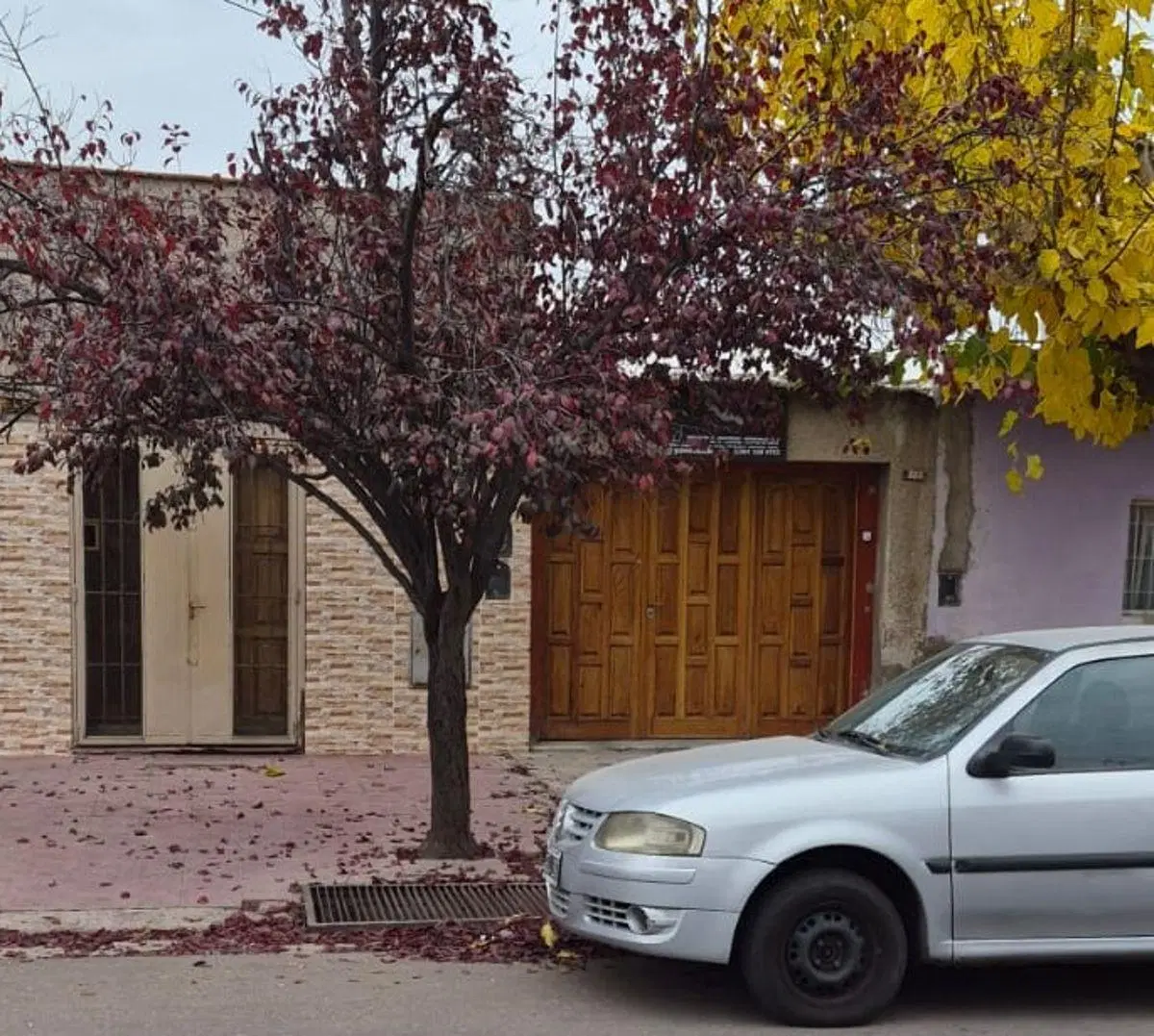 SE VENDE CASA SOBRE JUAN DIAZ DE SOLIS Y CHARCAS 3
