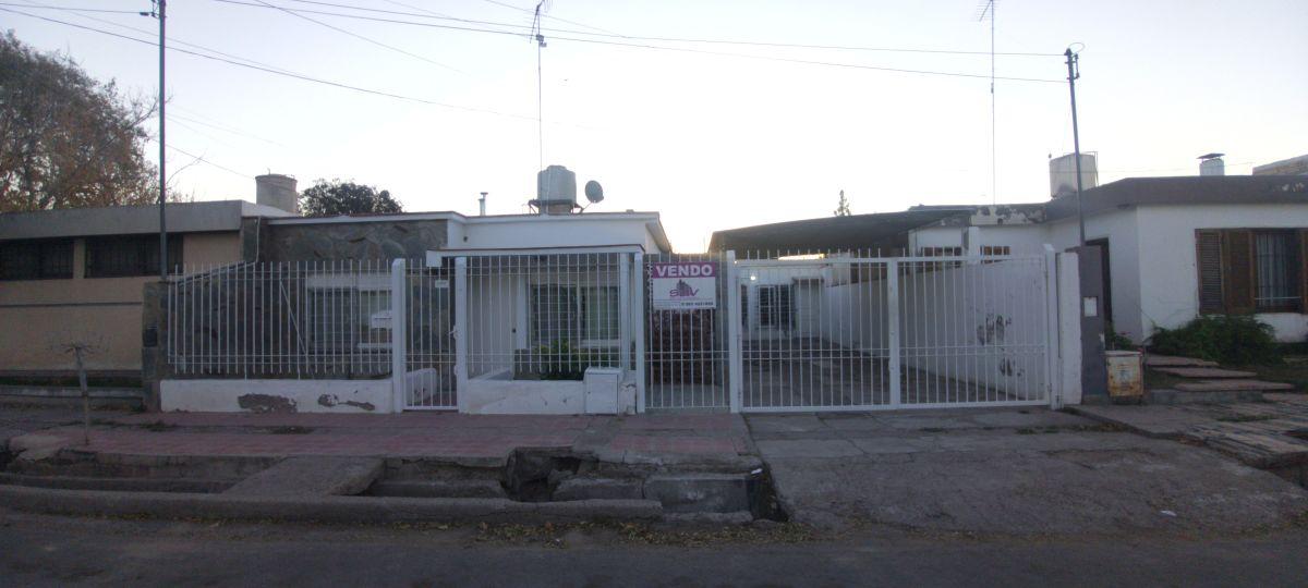 Foto de Casa dec 3 dormitorios en venta en San Martín barrio Jardín, imagen 3