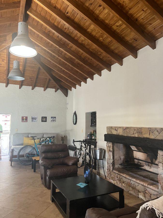 Casa en Venta de 4 Dorm. C/ Cochera en Tunuyán 4