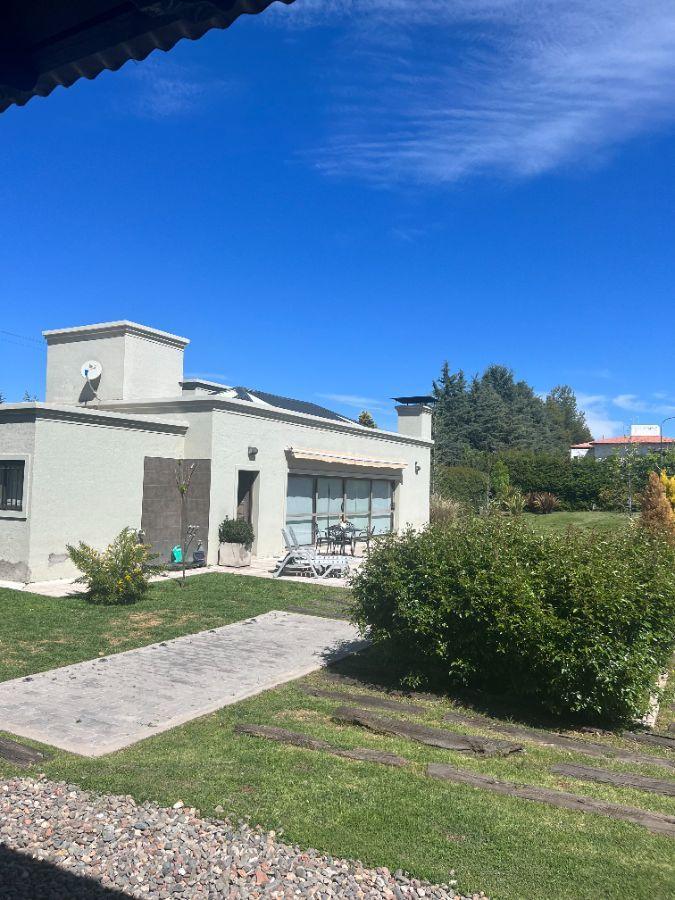 Casa en Venta de 4 Dorm. C/ Cochera en Tunuyán 5
