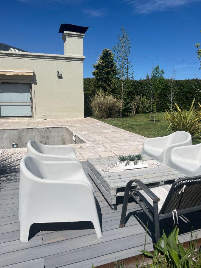 Casa en Venta de 4 Dorm. C/ Cochera en Tunuyán 5